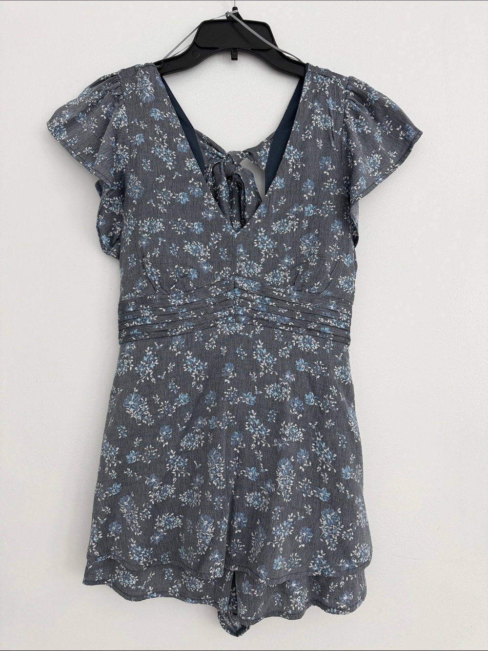 Francesca's Collections Gray Floral Mini Dress with Blue Accents